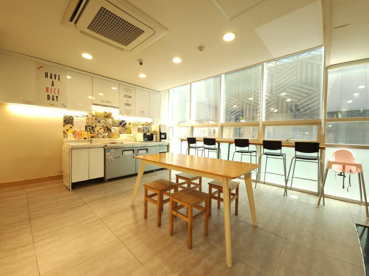 Oyo Hostel Myeongdong 1 Seoul Exterior photo