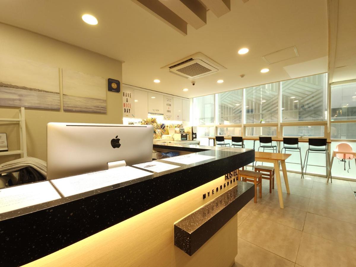 Oyo Hostel Myeongdong 1 Seoul Exterior photo