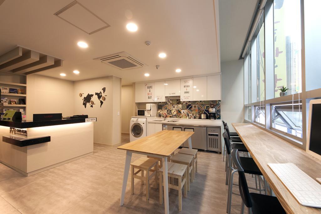Oyo Hostel Myeongdong 1 Seoul Exterior photo