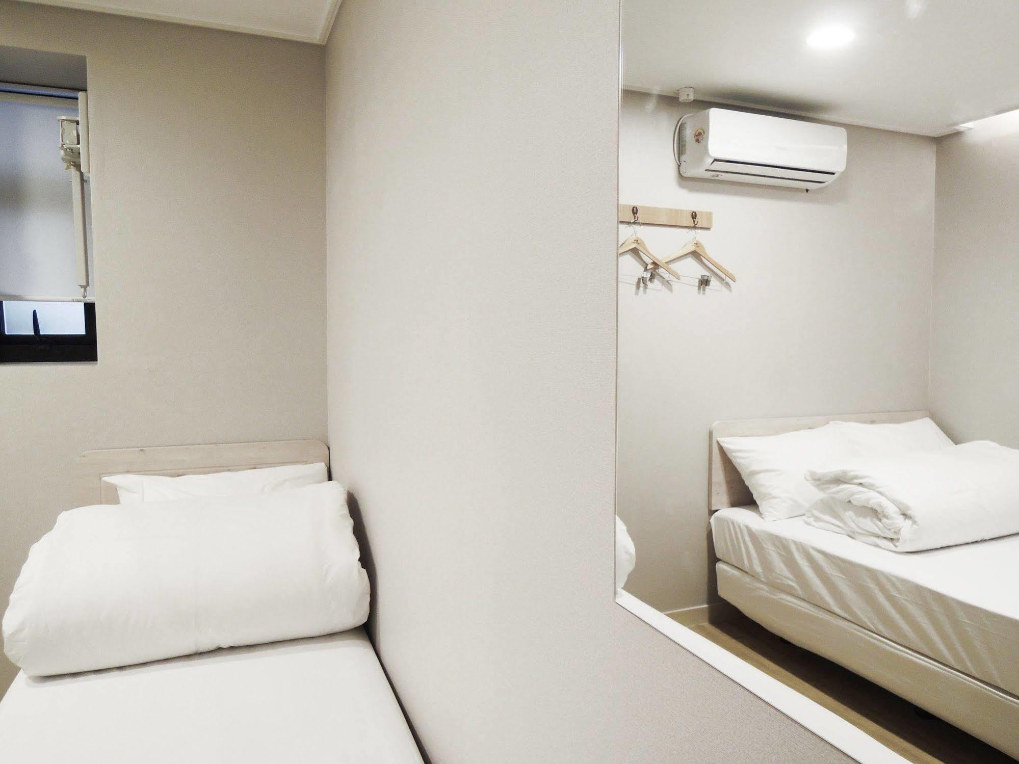 Oyo Hostel Myeongdong 1 Seoul Exterior photo