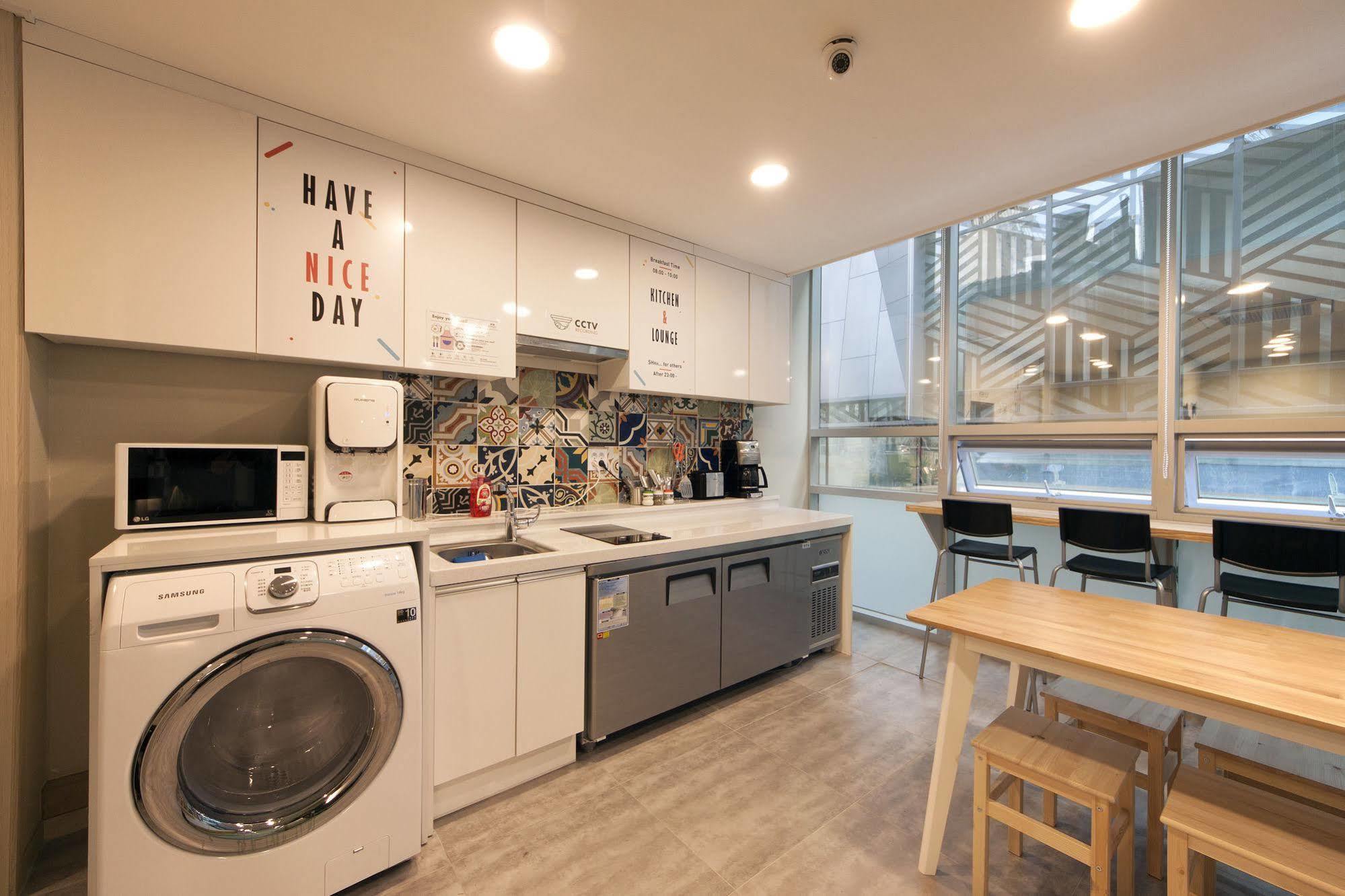 Oyo Hostel Myeongdong 1 Seoul Exterior photo