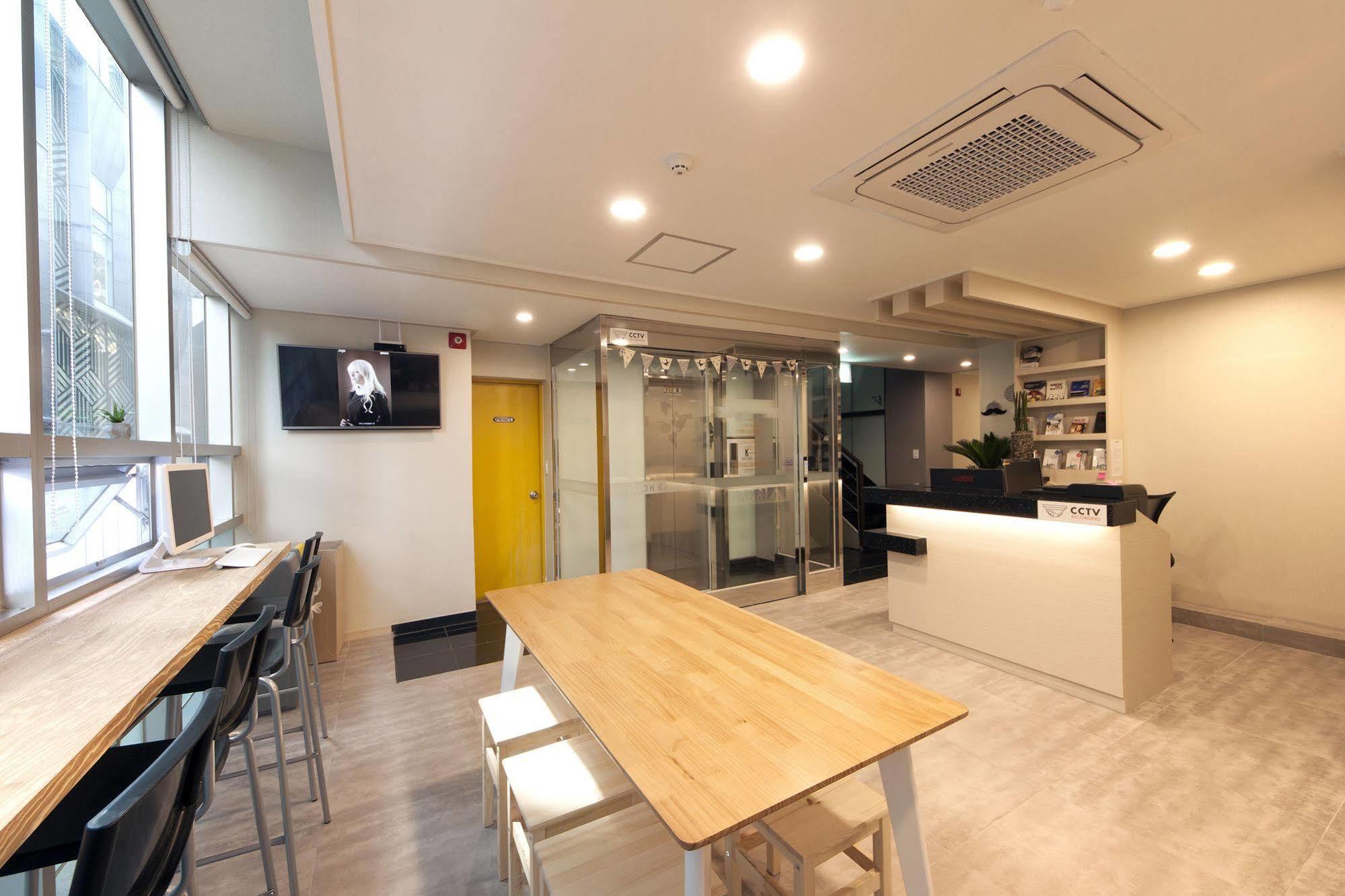 Oyo Hostel Myeongdong 1 Seoul Exterior photo